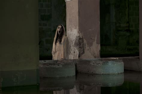  La Llorona: A Colombian Tale of Regret, Loss, and Unending Tears!