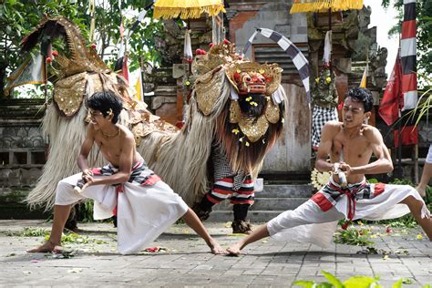  Once Upon a Time in Ancient Java: Unveiling the Mystical Secrets of the Origin of the Kecak Dance Folk Tale!