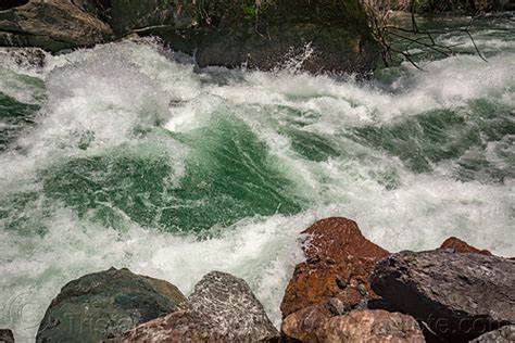  The Raging River – A Pakistani Folktale Unmasking Societal Imbalances through Nature's Fury!